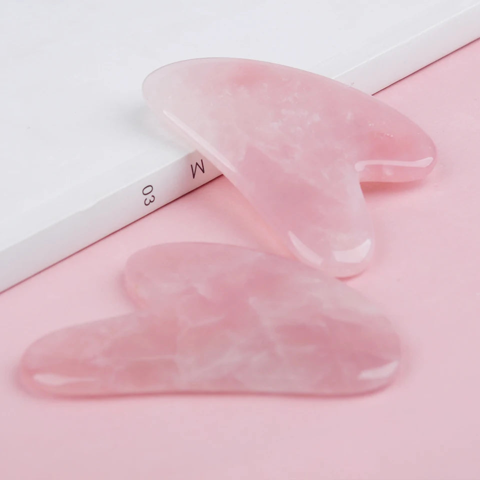 Planche Gua Sha Résine Jade Rose – Masseur Visage, Cou & Corps
